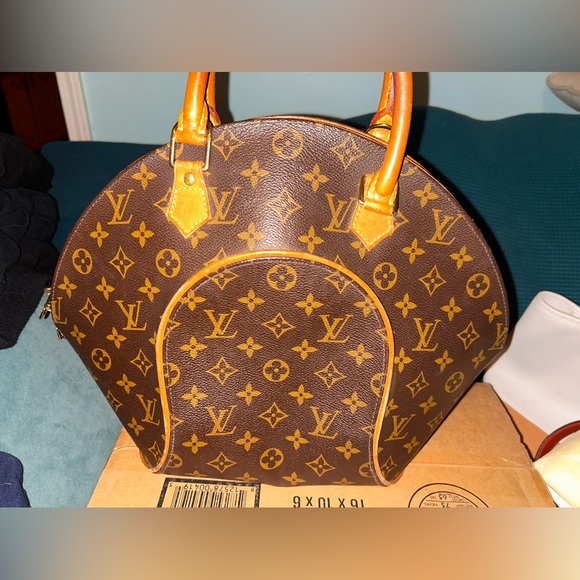 Comes with COA Louis Vuitton Ellipse MM pre loved - Picture 1 of 14